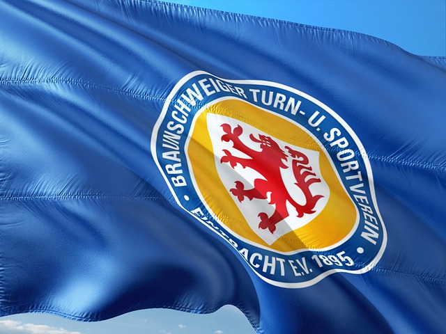 西媒：NBA裁判年薪14-53万欧元，足球中仅西甲裁判可媲美.